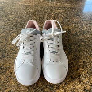 On loud- the rogger- size 7.5